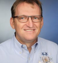 Firmenchef Udo Tartler: „Gelangt Schadluft bei der Entnahme, Förderung und Dosierung von Kunstharzen in die Dosier- und Mischanlage, so stört das den Verarbeitungsprozess massiv. Oft ist ein Verfahrensabbruch die Folge und das ganze System muss mit Material freigespült werden.“